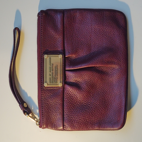 Marc by Marc Jacobs leather clutch bag in burgundy - Picture 1 of 5